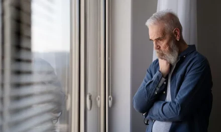 Senyapnya Perjuangan: Menguak Rasa Sunyi Pria Di Usia 60-an