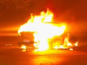 Mobil Jetour Ditabrak BMW dari Belakang, Kok Bisa Sampai Terbakar?