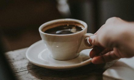 Kopi Tanpa Gula Di Pagi Hari: Apakah Ini Pilihan Sehat?