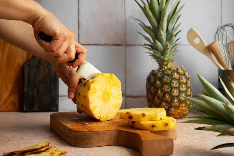 Siapa Saja Yang Di Larang Makan Nanas? Ini Penjelasannya