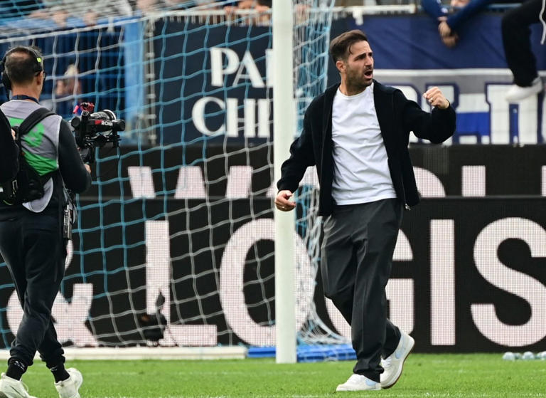 Cesc Fabregas Tersenyum Lebar Usai Amankan Tiket Eropa