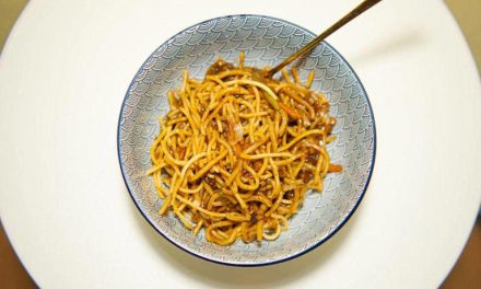 Kelezatan Berisiko! Bahaya Makan Mi Instan Terlalu Sering