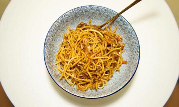 Kelezatan Berisiko! Bahaya Makan Mi Instan Terlalu Sering