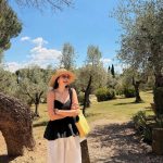 Liburan Berkelas! Enzy Storia Eksplorasi Kebun Anggur Tuscany