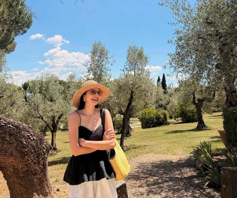Liburan Berkelas! Enzy Storia Eksplorasi Kebun Anggur Tuscany