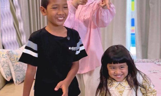 Seru Banget! Ria Ricis, Moana Dan Anak Angkat Kompak Bermain