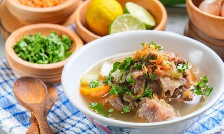 Kuliner Legendaris! Sop Buntut Dengan Kuah Kaya Rempah