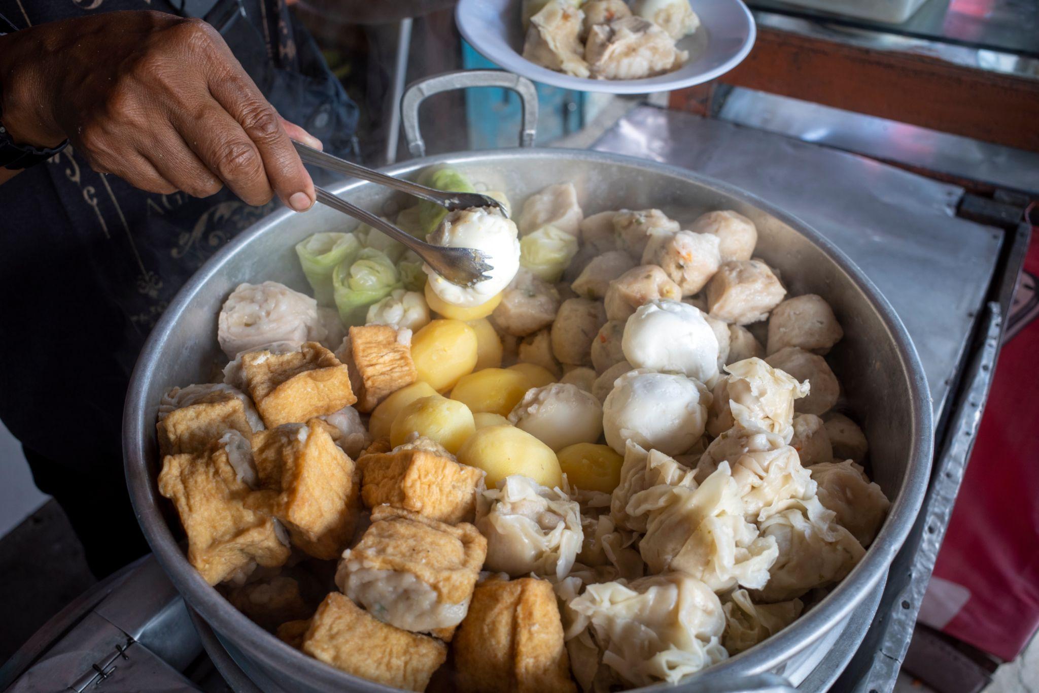 Gurih Dan Bikin Nagih! Pesona Kuliner Siomay Bandung