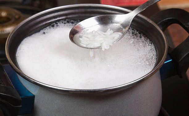 Tak Perlu Masak Ulang! Trik Bikin Nasi Lembek Kembali Pulen