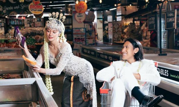 Konsep Unik! Hana Malasan & Sean Pre-Wedding Di Supermarket